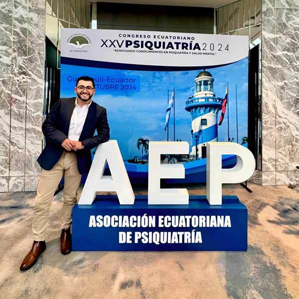Dr. Sebastián Mosquera en la Asociación Ecuatoriana de Psiquiatría