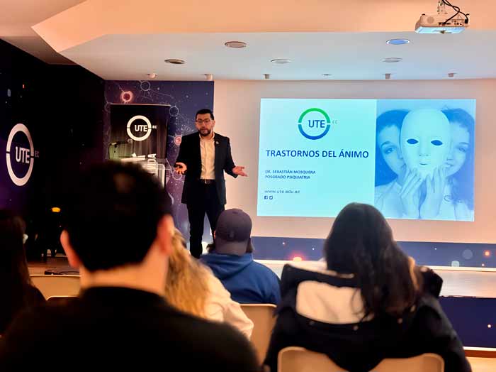 Dr. Sebastián Mosquera en la Asociación Ecuatoriana de Psiquiatría