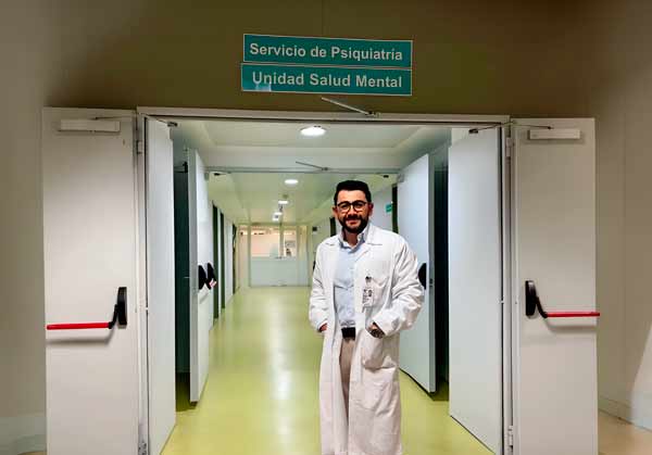 Dr. Sebastián Mosquera en la Asociación Ecuatoriana de Psiquiatría